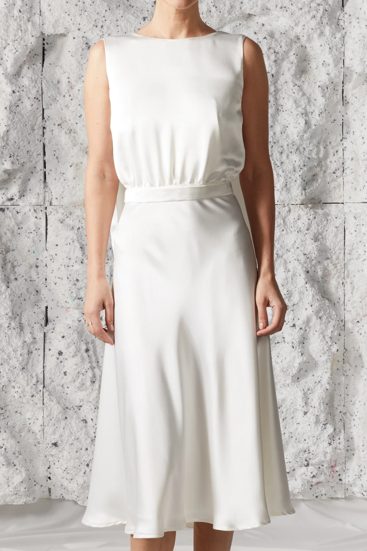 ROSA white satin midi dress with back ribbons - Image 7