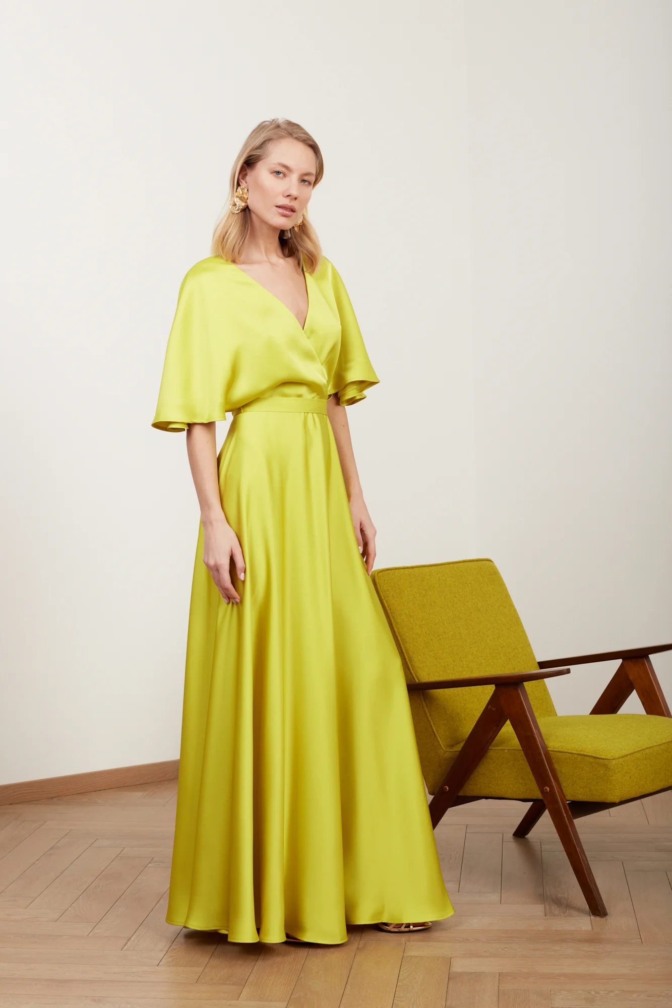 SOLENE lime green satin long evening dress with butterfly sleeves - Image 4