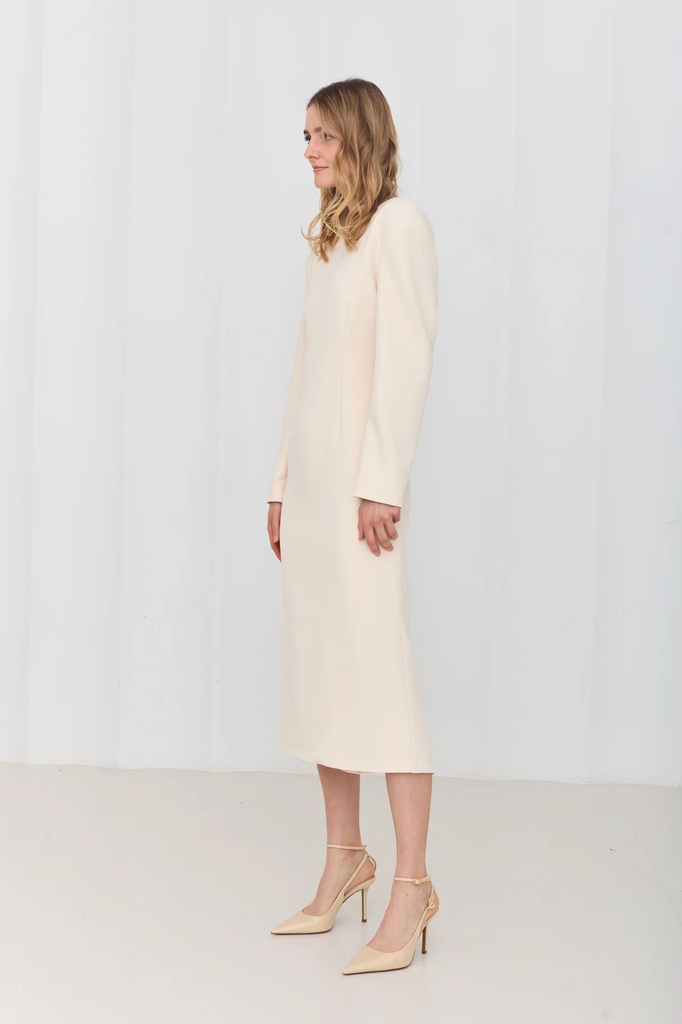 SUSANA Pastel Midi Dress with Wavy Open Back - Image 3