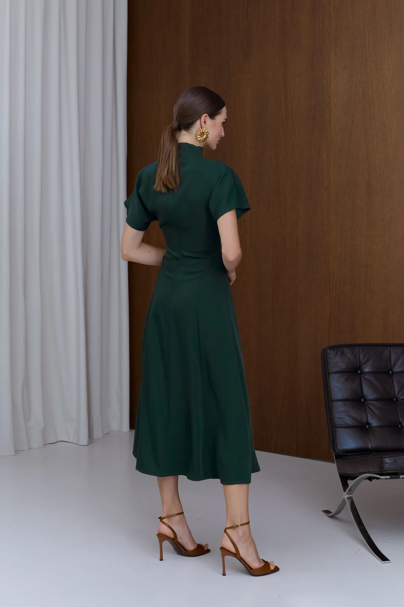 TORI Deep Green Structured Midi Dress - Image 4