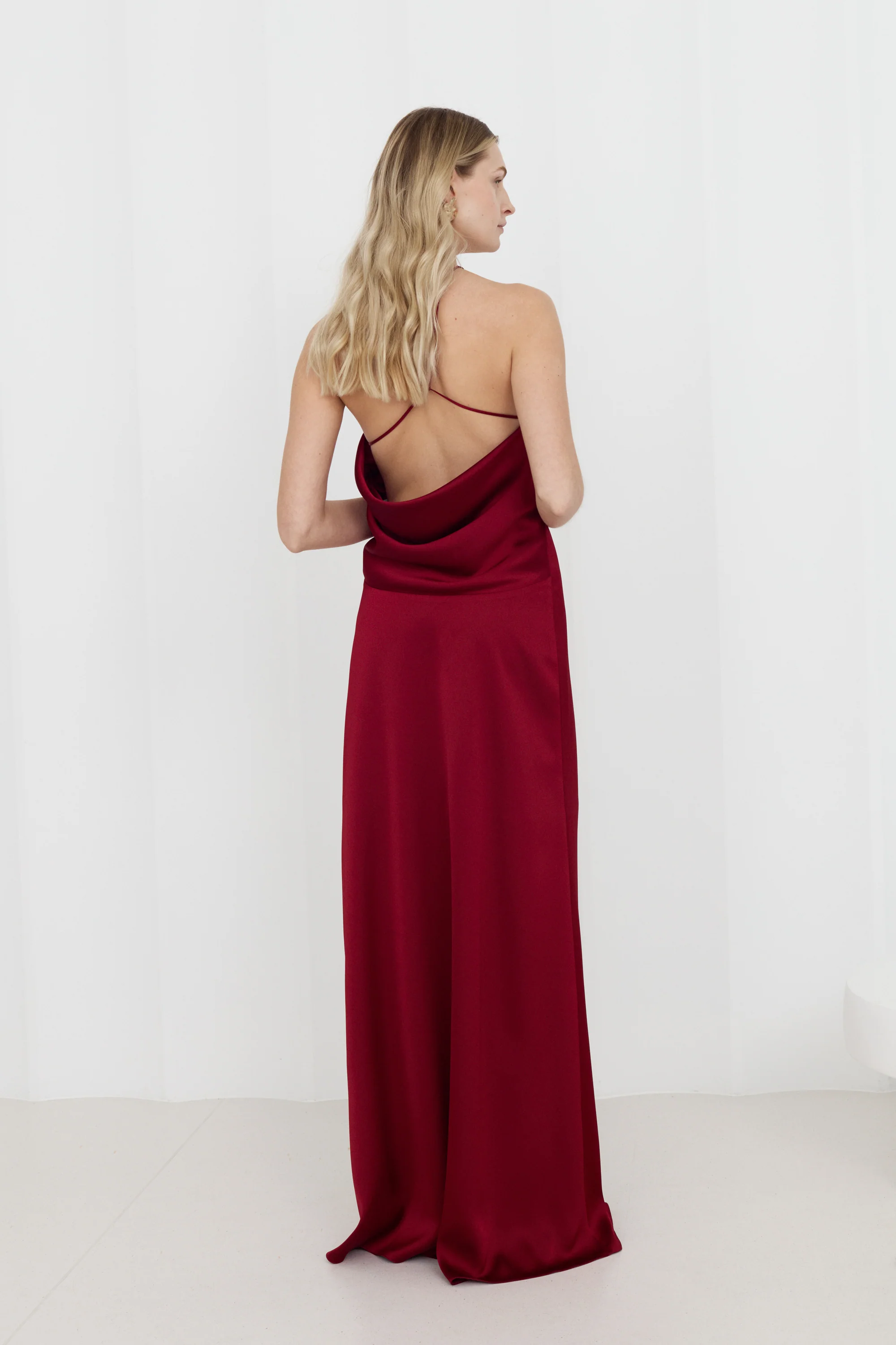 VERA Red Evening Dress with X-Shaped Neckline - Image 3