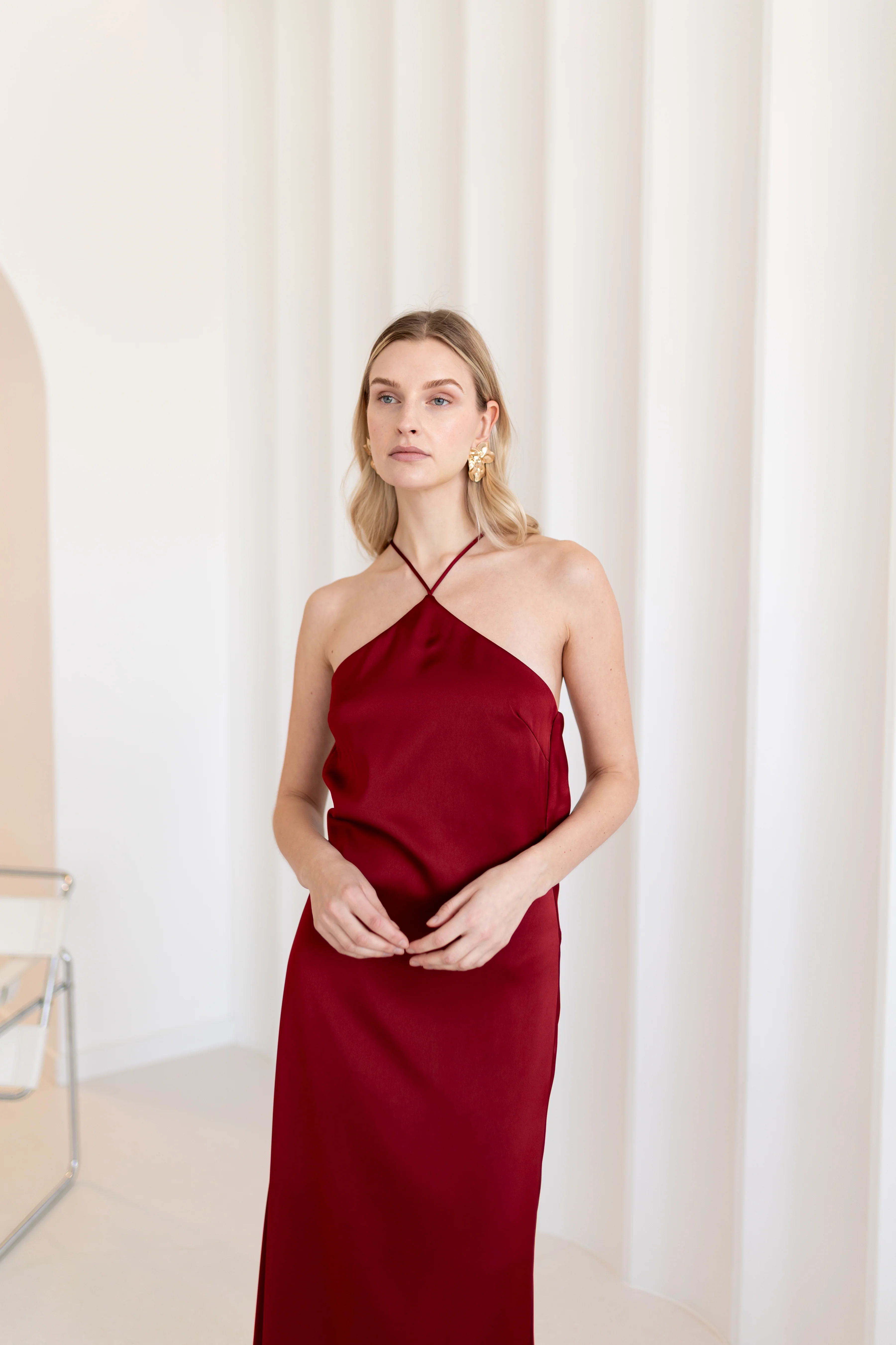 VERA Red Evening Dress with X-Shaped Neckline - Image 4