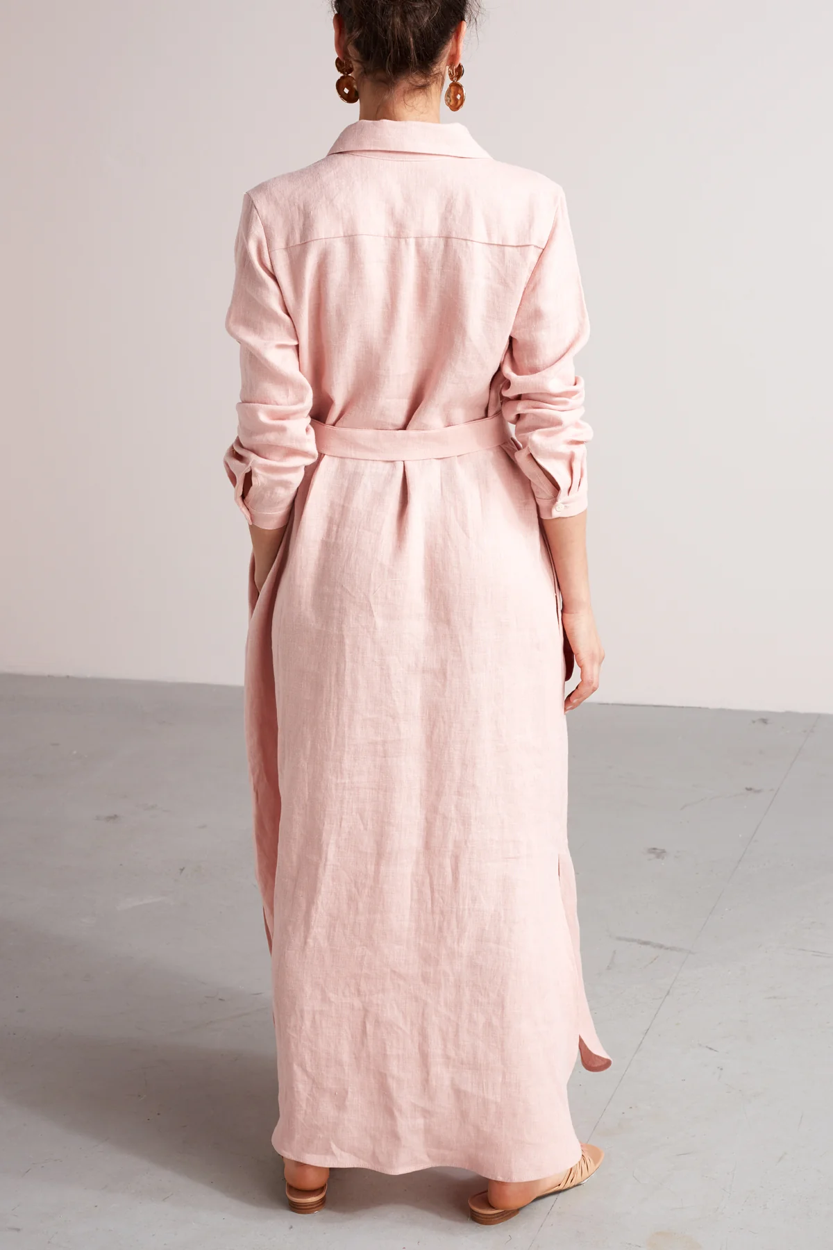 ZUMA A silhouette linen midi shirt dress in dusty pink - Image 2