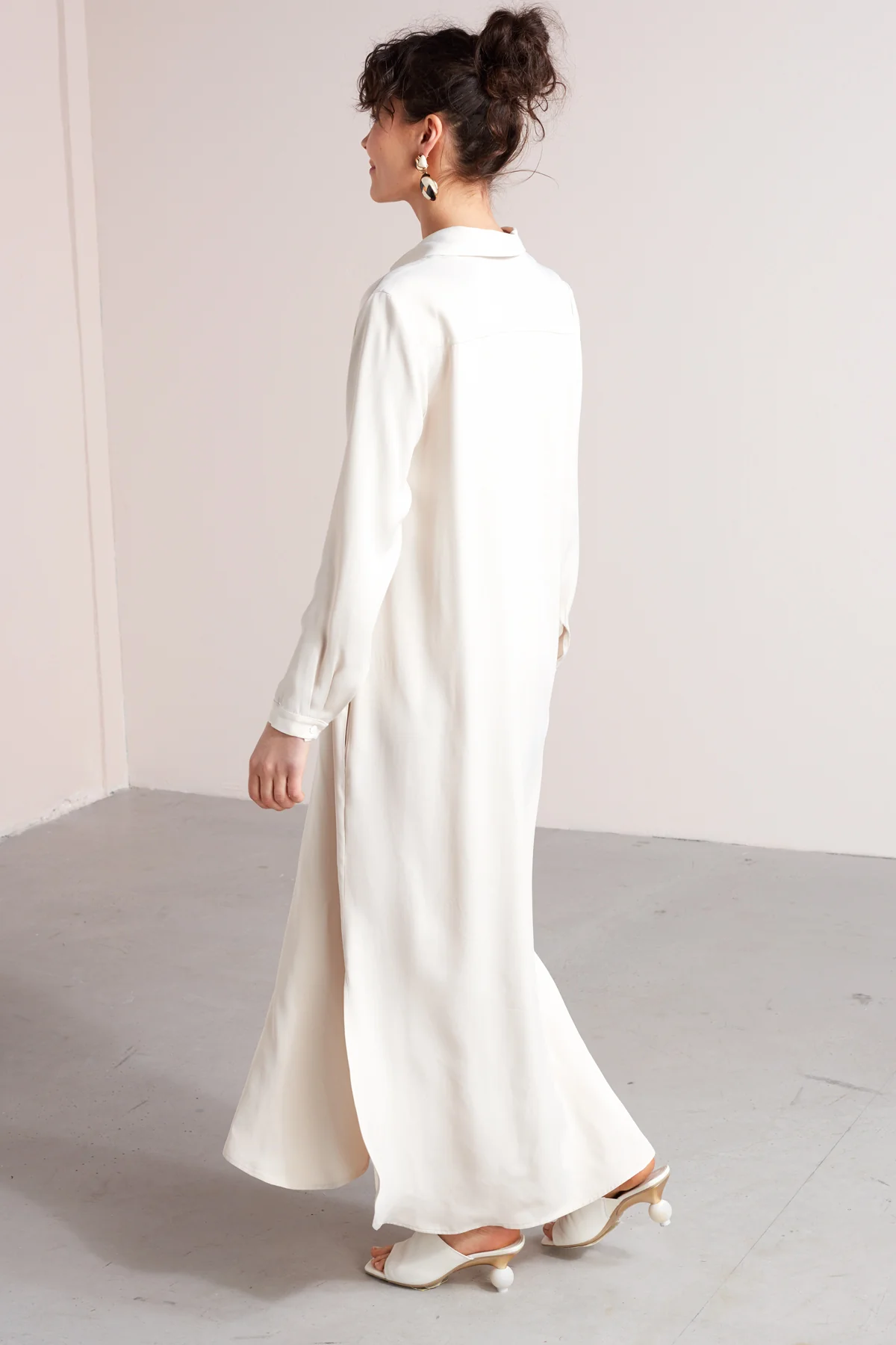 ZUMA A silhouette midi shirt dress in pearl white - Image 3