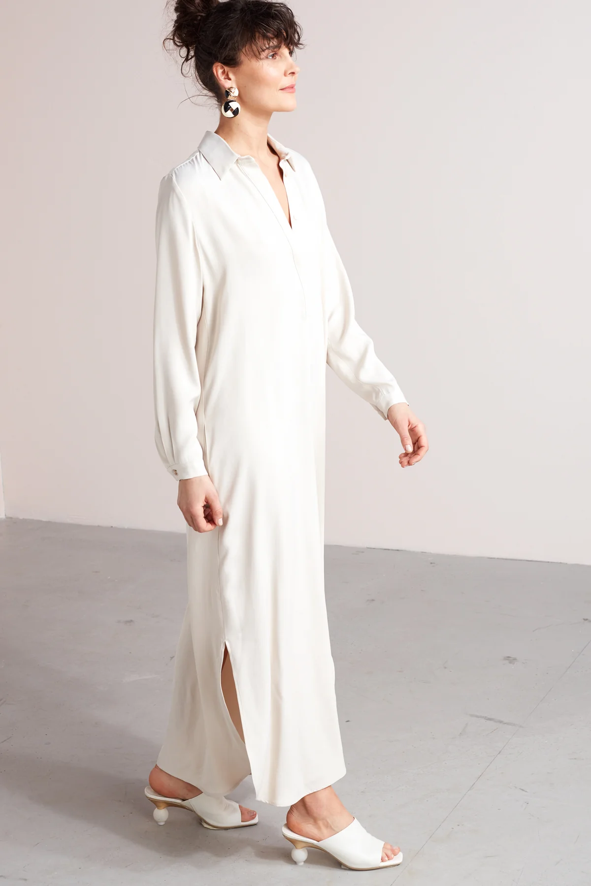 ZUMA A silhouette midi shirt dress in pearl white - Image 5